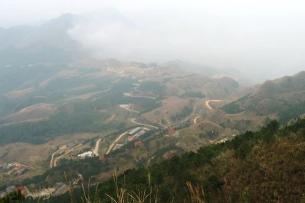 Toàn bộ khu du lịch Mẫu Sơn, Lộc Bình (Lạng Sơn) chìm trong rét hại.