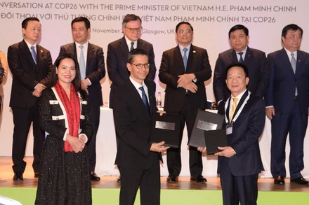 Standard Chartered cam kết tài trợ 6 tỷ USD cho các dự án xanh của T&T Group.