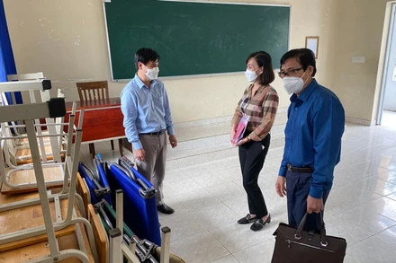 Lãnh đạo tỉnh Đồng Nai kiểm tra công tác chuẩn bị các điều kiện an toàn cho học sinh đi học trực tiếp trở lại tại huyện Nhơn Trạch.