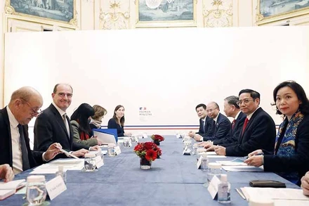 Thủ tướng Pháp Jean Castex và Thủ tướng Phạm Minh Chính hội đàm. (Ảnh: Dương Giang/TTXVN)