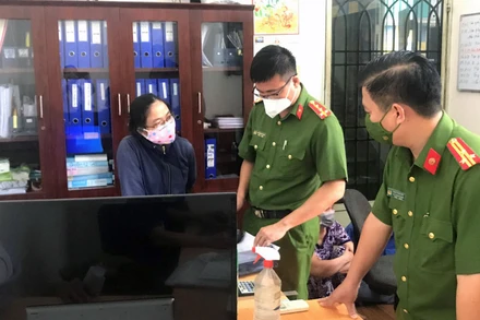 Khám xét bên trong Công ty TNHH thương mại dịch vụ Biên Khoa.