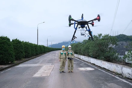 Công ty Truyền tải điện 1 (PTC1) tích cực ứng dụng UAV tích hợp trí tuệ nhân tạo (AI) trong giám sát, quản lý vận hành lưới điện truyền tải.
