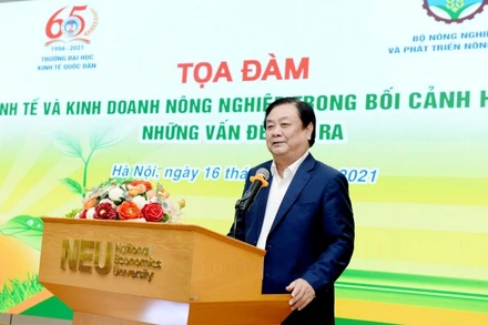 Bộ trưởng Nông nghiệp và Phát triển nông thôn phát biểu tại buổi tọa đàm “Kinh tế và kinh doanh nông nghiệp trong bối cảnh hiện nay: Những vấn đề đặt ra”, ngày 16/11.