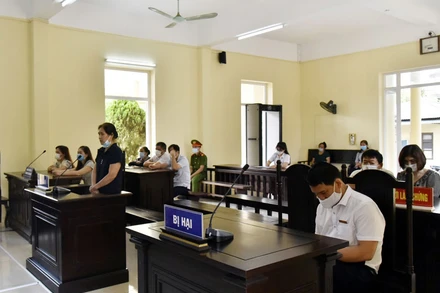 Phiên tòa xét xử bị cáo Dương Thị Lan, nguyên cán bộ Chi nhánh Ngân hàng Nông nghiệp và Phát triển nông thôn huyện Ba Bể về tội tham ô. (Ảnh: Việt Bắc)