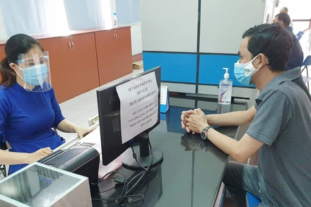 Bán vé tàu Tết tại Ga Sài Gòn. (Ảnh: Tổng Công ty Đường sắt Việt Nam cung cấp)