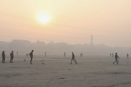 Mật độ bụi mịn PM2,5 được cho là nguyên nhân gây bệnh phổi và tim mạch mãn tính. (Ảnh: Reuters)
