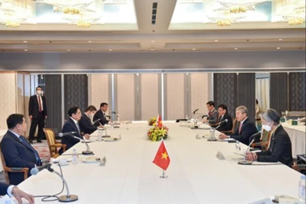 Thủ tướng Phạm Minh Chính làm việc với 3 đồng Chủ tịch Ủy ban Kinh tế Việt Nam-Nhật Bản thuộc KEIDANREN: Ông Hideo Ichikawa, ông Masayoshi Fujimoto và ông Masayuki Hyodo. (Ảnh: VGP/Nhật Bắc)