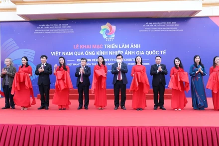 Khai mạc triển lãm ảnh tại Ninh Bình.
