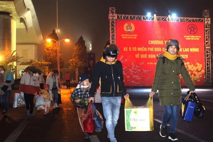 Các cấp công đoàn Hà Nội tổ chức đưa công nhân lao động về quê ăn Tết năm 2020.