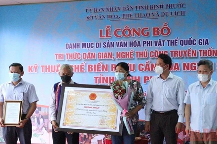 Cộng đồng người S’tiêng tại Bình Phước đón nhận giấy chứng nhận di sản văn hóa phi vật thể quốc gia.