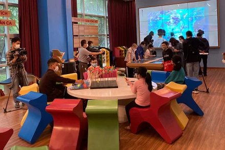 Các em nhỏ vui chơi ở phòng Khám phá. (Ảnh: Bảo tàng Dân tộc học Việt Nam)