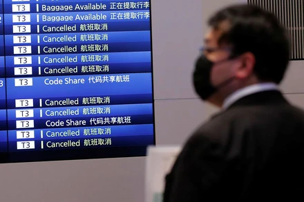 Bảng theo dõi chuyến bay tại sân bay Haneda, Nhật Bản, ngày 29/11. (Ảnh: Reuters)