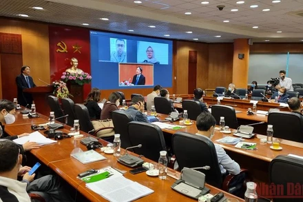 Hội thảo khoa học: “Phục hồi và thích ứng xã hội trong trạng thái bình thường mới của dịch Covid- 19”. (Ảnh: NINH CƠ)