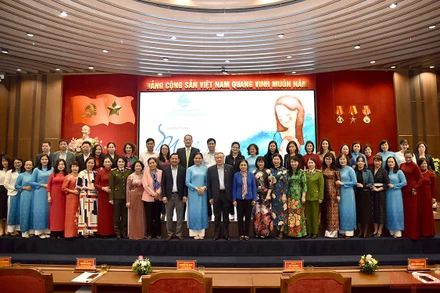 Chương trình "Mẹ đỡ đầu" thu hút nhiều Bộ, ban, ngành và doanh nghiệp. (Ảnh: Minh Duy)