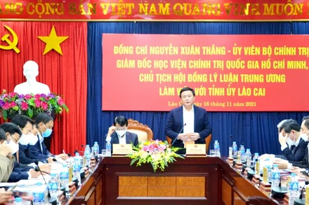 Đồng chí Nguyễn Xuân Thắng, Ủy viên Bộ Chính trị, Giám đốc Học viện Chính trị Quốc gia Hồ Chí Minh, Chủ tịch Hội đồng lý luận Trung ương làm việc với Tỉnh ủy Lào Cai.