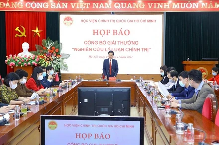 Họp báo công bố Giải thưởng “Nghiên cứu lý luận chính trị”. (Ảnh: HOÀNG LÂM) 
