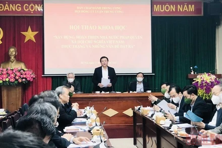 Đồng chí Nguyễn Xuân Thắng phát biểu chỉ đạo Hội thảo.