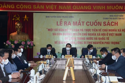 Toàn cảnh lễ ra mắt sách.