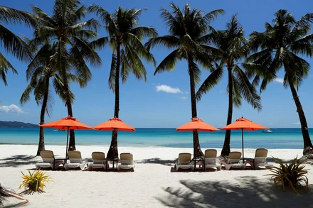 Hòn đảo nghỉ dưỡng nổi tiếng Boracay của Philippines tiếp tục vắng khách quốc tế (Ảnh: REUTERS)