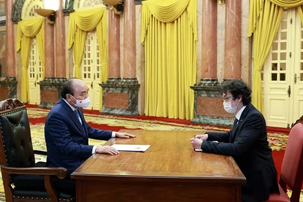 Chủ tịch nước Nguyễn Xuân Phúc trả lời phỏng vấn Sputnik. (Ảnh: Sputnik)