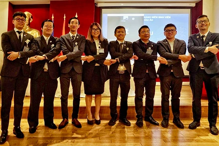 Ban Thường vụ Liên hiệp Hội Thanh niên Sinh viên Việt Nam tại châu Âu khóa I, nhiệm kỳ 2021-2025 ra mắt Đại hội.