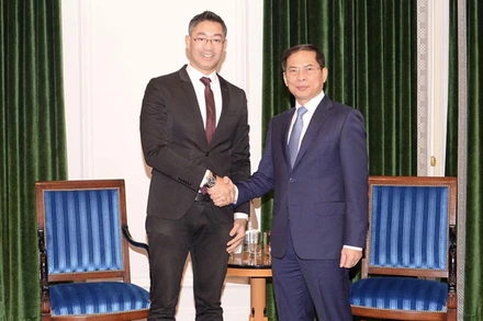 Bộ trưởng Ngoại giao Bùi Thanh Sơn tiếp ông Philipp Rosler, Lãnh sự danh dự Việt Nam tại Thụy Sĩ.