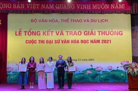 Trao giải Đại sứ văn hóa đọc.