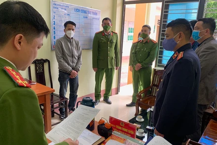 Thi hành lệnh bắt tạm giam bị can đối với Nguyễn Văn Quân.