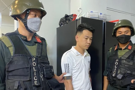 Công an bắt giữ đối tượng Đỗ Ngọc Hà - Hà Miên. (Ảnh: cand.com.vn)