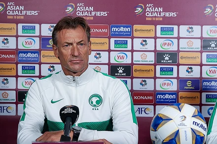 Huấn luyện viên Saudi Arabia dành sự tôn trọng cho tuyển Việt Nam. (Ảnh: SAFF)