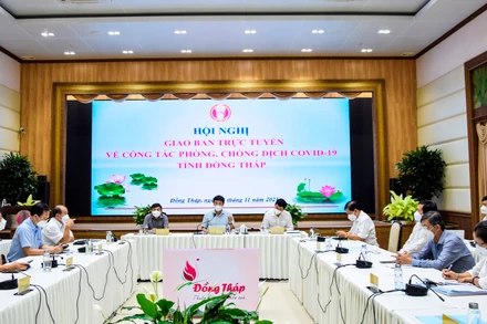 Bí thư Tỉnh ủy Đồng Tháp Lê Quốc Phong phát biểu tại Hội nghị giao ban trực tuyến công tác phòng, chống dịch Covid-19. (Ảnh: HỮU NGHĨA)