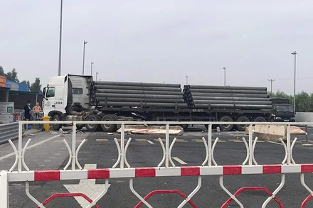 Hiện trường vụ tai nạn tại cầu Bạch Đằng.