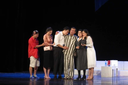 Cảnh kết gây xúc động khi gia đình ông Lực gặp lại nhau. (Ảnh: Đào Anh)