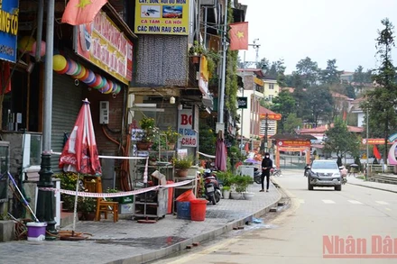 Phong tỏa nhà hàng Quang Dũng, phố Xuân Viên, tổ 4, phường Sa Pa, thị xã Sa Pa.