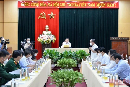 Quảng Ngãi họp bàn giải pháp phòng, chống dịch Covid-19 trong điều kiện bình thường mới. (Ảnh: HIỂN CỪ)