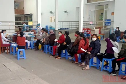 Đến nay tỉnh Thái Nguyên đã tiêm vaccine phòng Covid-19 mũi 1 cho gần 770 nghìn người, tiêm đủ 2 mũi cho hơn 372 nghìn người.