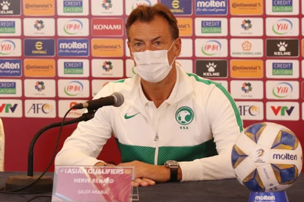 HLV Herve Renard tại buổi họp báo trưa 15/11. (Ảnh: VFF)