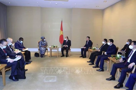 Chủ tịch nước Nguyễn Xuân Phúc tiếp Tổng Giám đốc Tổ chức Thương mại thế giới (WTO), bà Ngozi Okonjo-Iweala. (Ảnh: Thống Nhất/TTXVN)