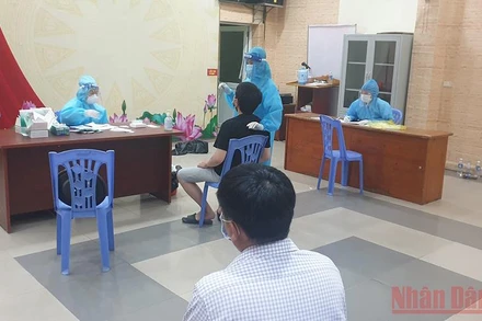 Đẩy nhanh việc xét nghiệm, bóc tách ca F0.