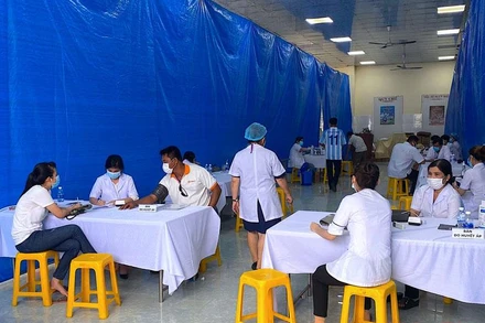 Công ty thủy sản Camimex Foods Cà Mau chủ động xét nghiệm sàng lọc cho công nhân nhằm bảo đảm an toàn sản xuất.