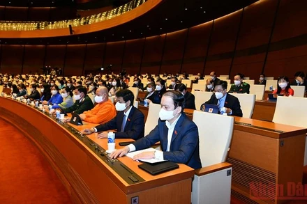 Đại biểu Quốc hội biểu quyết thông qua Nghị quyết về phân bổ ngân sách trung ương năm 2022.