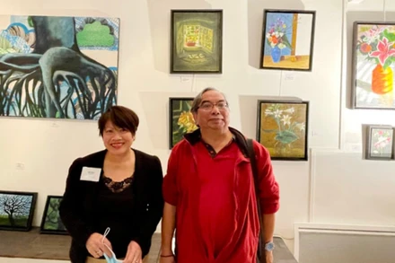 Họa sĩ Duy Nga và chồng bà, nhà điêu khắc Phạm Trọng Chánh.