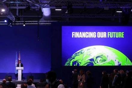 Bộ trưởng Tài chính Anh Rishi Sunak phát biểu tại COP26, ngày 3/11. (Ảnh: Reuters)