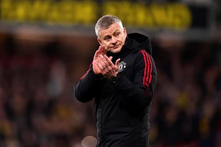 Ole Gunnar Solskjaer buồn bã sau trận thua 1-4 trước Watford. (Ảnh: Guardian)
