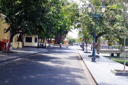 Phố phường Hội An vắng vẻ, yên ắng trong lần giãn cách thứ 2.