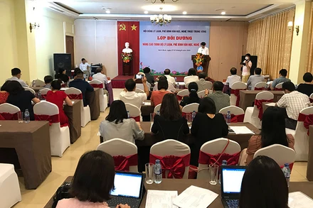 Khai mạc lớp bồi dưỡng phê bình văn học, nghệ thuật