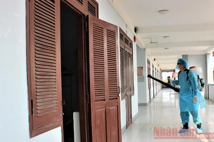 Khử khuẩn tại các khu cách ly tập trung trên địa bàn tỉnh.