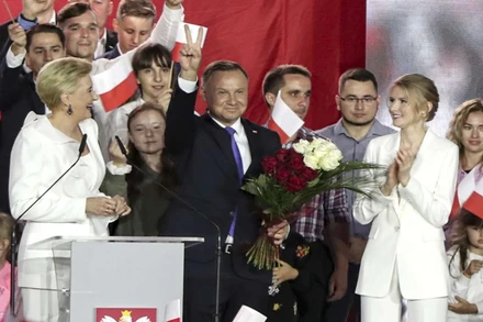 Ông Duda phát biểu trước người ủng hộ tại Pultusk, Ba Lan, ngày 12-7. (Ảnh: AP)