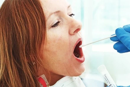 Lượng virus SARS-CoV-2 trong người không có triệu chứng là cao đáng ngạc nhiên. Ảnh: Getty Images