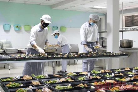 Chia thức ăn tại một phòng riêng biệt của Fusion Maia.